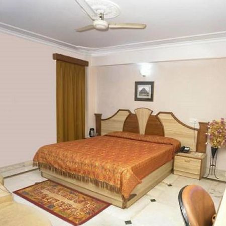 Hotel Welcome Palace 阿加尔塔拉 外观 照片