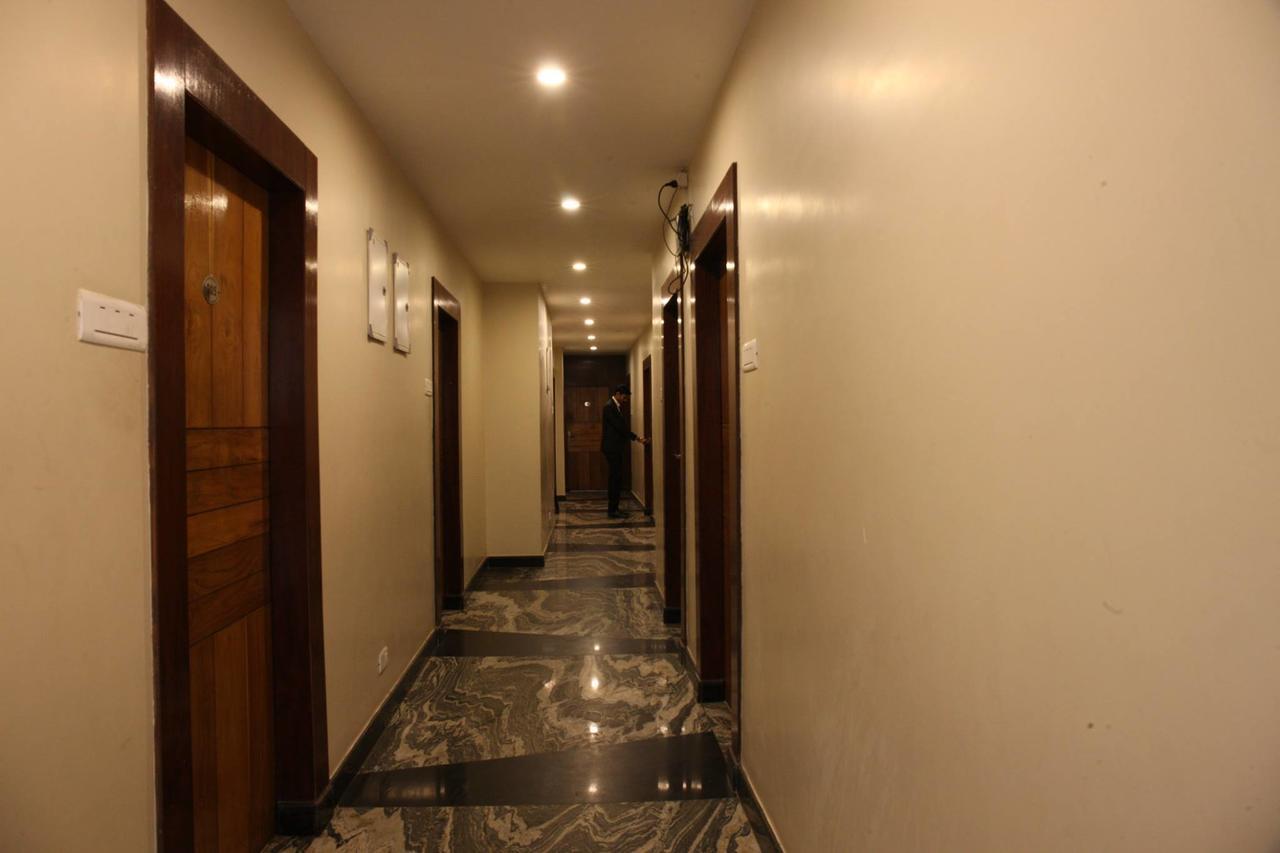 Hotel Welcome Palace 阿加尔塔拉 外观 照片